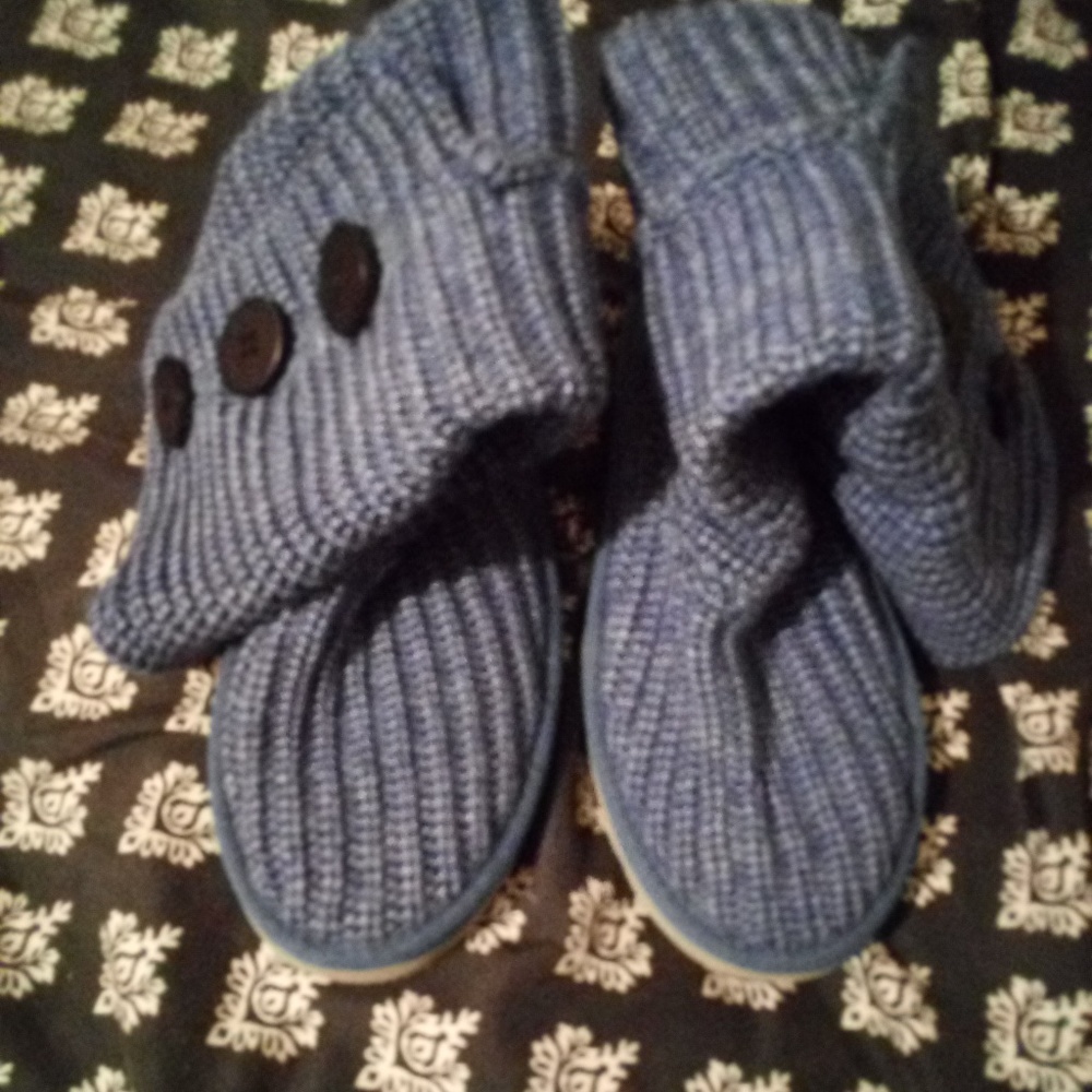 New Size 8 Cardy Knit Uggs